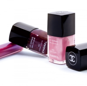 Купить духи (туалетную воду) Chanel Le Vernis Nail Colour Лак для ногтей. Продажа качественной парфюмерии. Отзывы о Chanel Le Vernis Nail Colour Лак для ногтей.